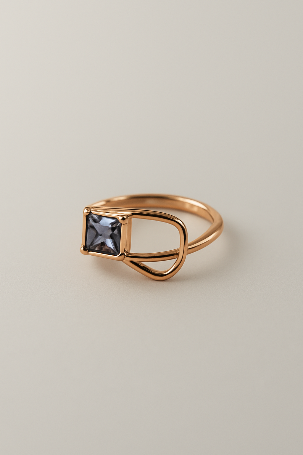 Mireva - Roodgouden 14 Karaats Ring Met Blauwe  Briljant - Unica